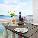 Beachfront - Janice - Adults Only - By Mustel Travel דירה פאקוסטאן