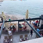 Beachfront - Janice - Adults Only - By Mustel Travel דירה