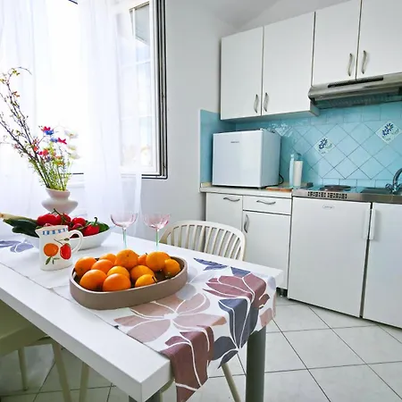 Апартаменты Beachfront - Janice - Adults Only Пакоштане