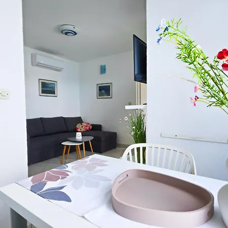 Beachfront - Janice - Adults Only - By Mustel Travel Pakoštane