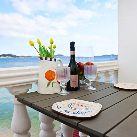 Beachfront - Janice - Adults Only - By Mustel Travel Lägenhet Pakoštane