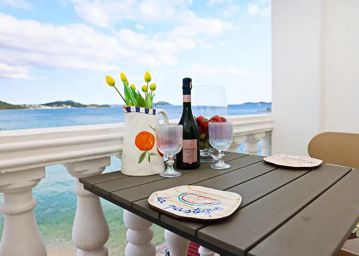 Beachfront - Janice - Adults Only - By Mustel Travel شقة باكوشتاني