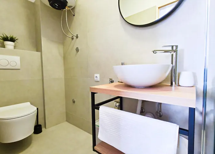 Beachfront - Janice - Adults Only - By Mustel Travel باكوشتاني