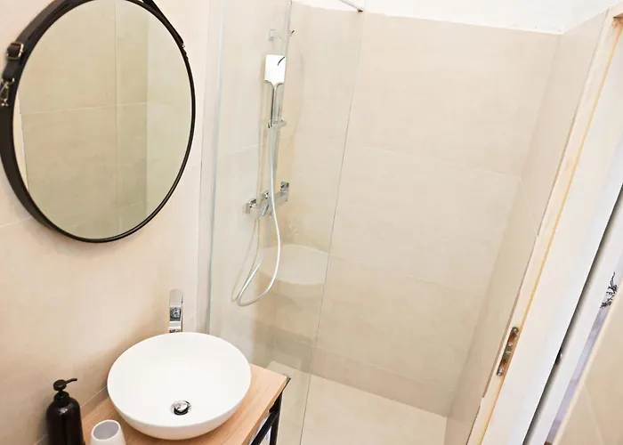 Beachfront - Janice - Adults Only - By Mustel Travel شقة باكوشتاني