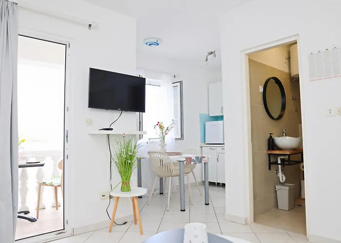 Beachfront - Janice - Adults Only - By Mustel Travel شقة باكوشتاني