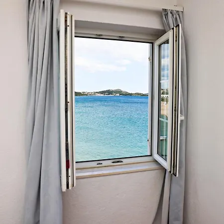 Beachfront - Janice - Adults Only Apartman