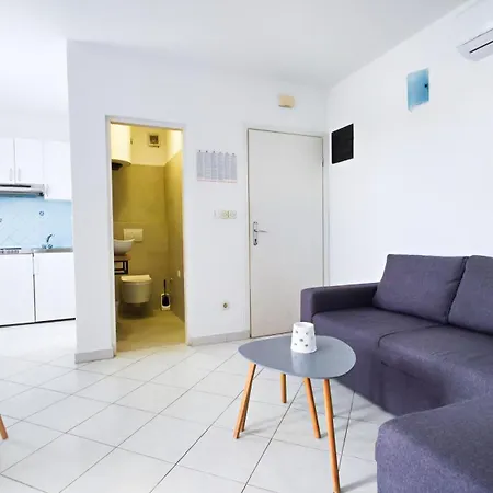 Beachfront - Janice - Adults Only - By Mustel Travel Apartment *