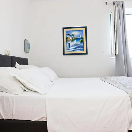 Apartment Beachfront - Janice - Adults Only - By Mustel Travel Pakostane