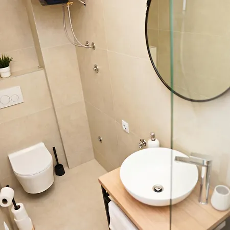 Beachfront - Janice - Adults Only